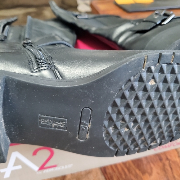 Boot - Picture 3 of 6